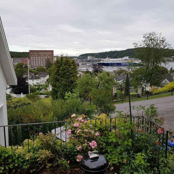 Lys Og Lettstelt Leilighet Med Utsikt Over Byen Apartment Sandefjord Exterior photo