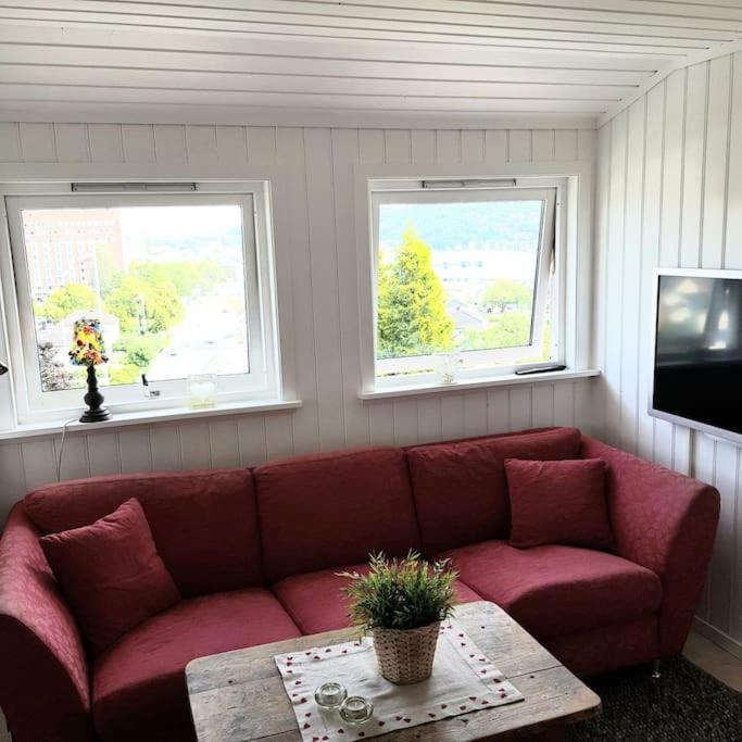 Lys Og Lettstelt Leilighet Med Utsikt Over Byen Apartment Sandefjord Exterior photo