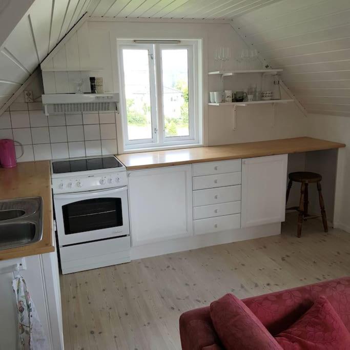 Lys Og Lettstelt Leilighet Med Utsikt Over Byen Apartment Sandefjord Exterior photo